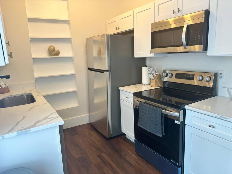 Cedar Street Retreat - Unit D Apartment