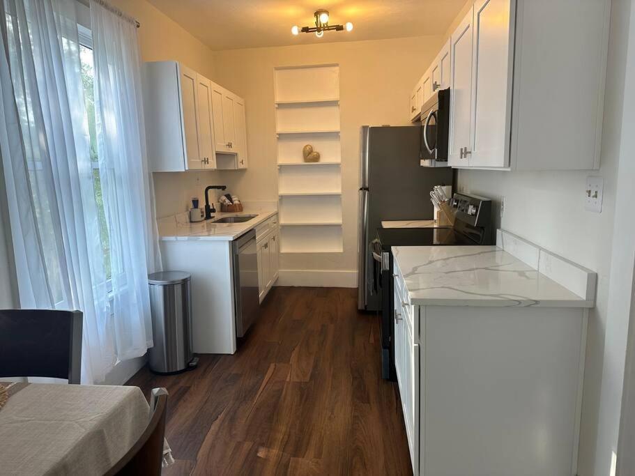 Cedar Street Retreat - Unit D