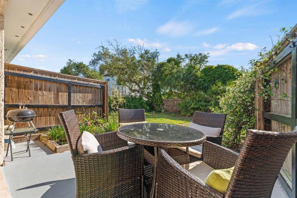 Dog-friendly Steps From The Grill And Patio *