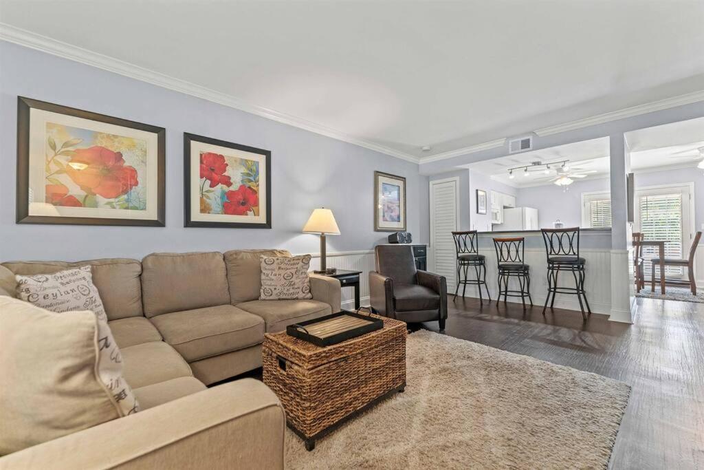 Dog-friendly Steps From The Grill And Patio Holiday home