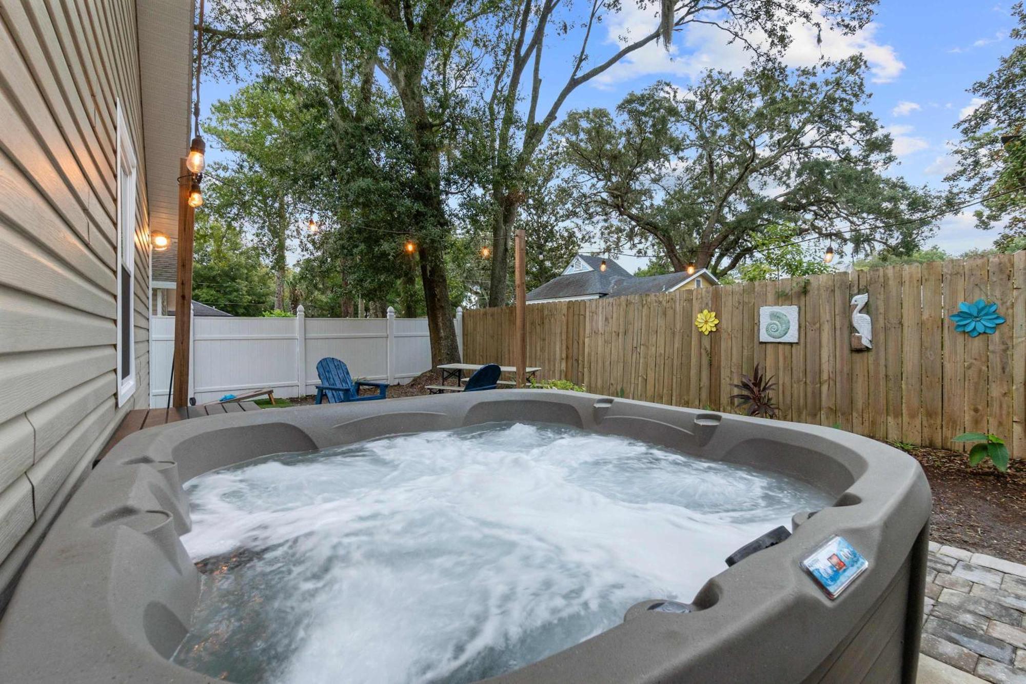 Peaceful Pearl Retreat- 5 Minutes To Downtown, 10 Minutes To Holiday home *