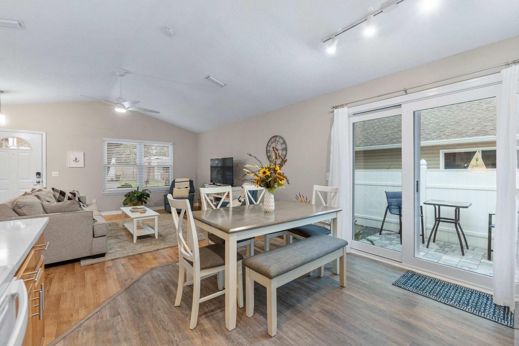 Peaceful Pearl Retreat- 5 Minutes To Downtown, 10 Minutes To * St. Augustine