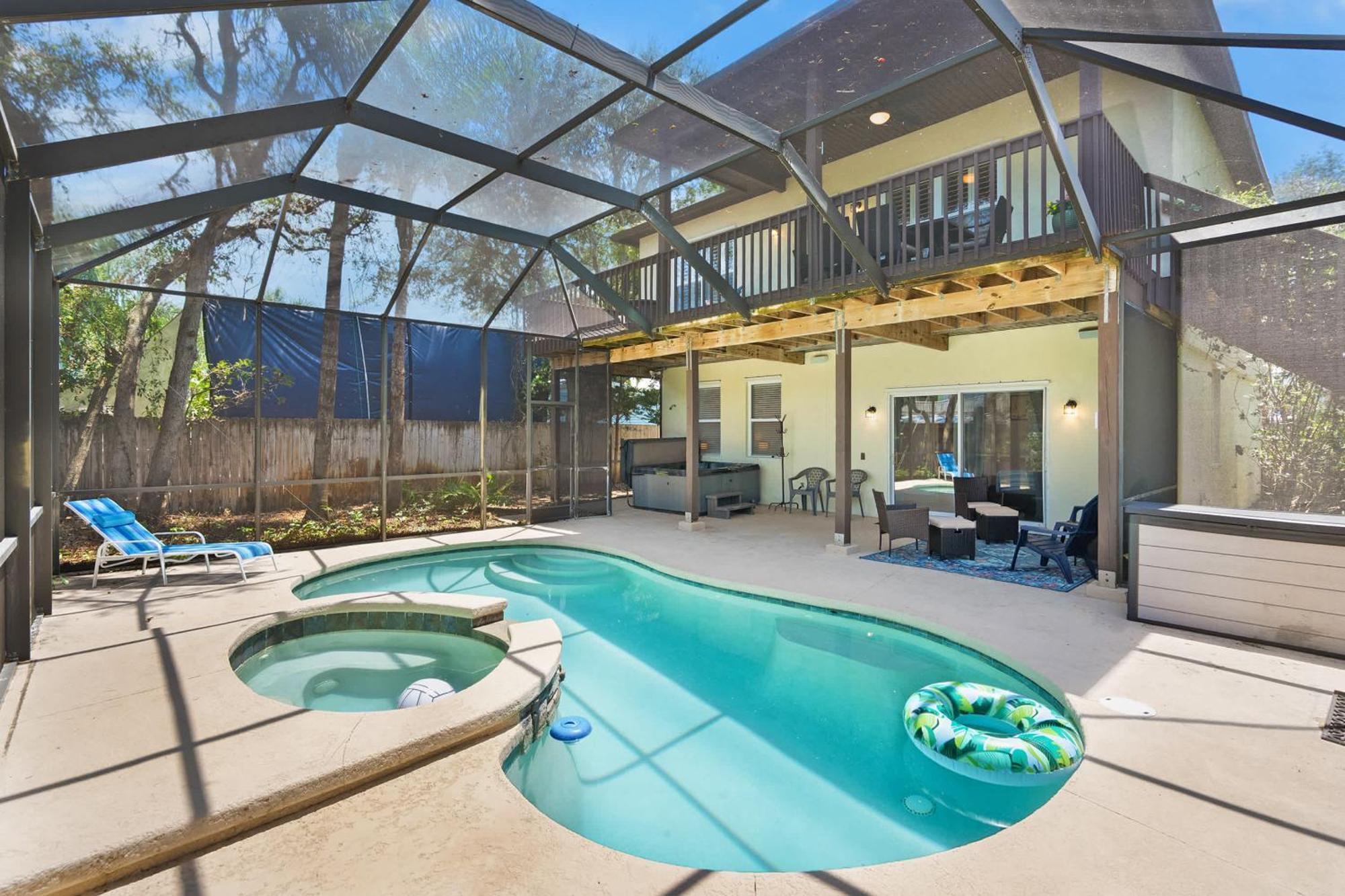 Holiday home Pool + Hot Tub, Dock, Fishing, Near Beach!