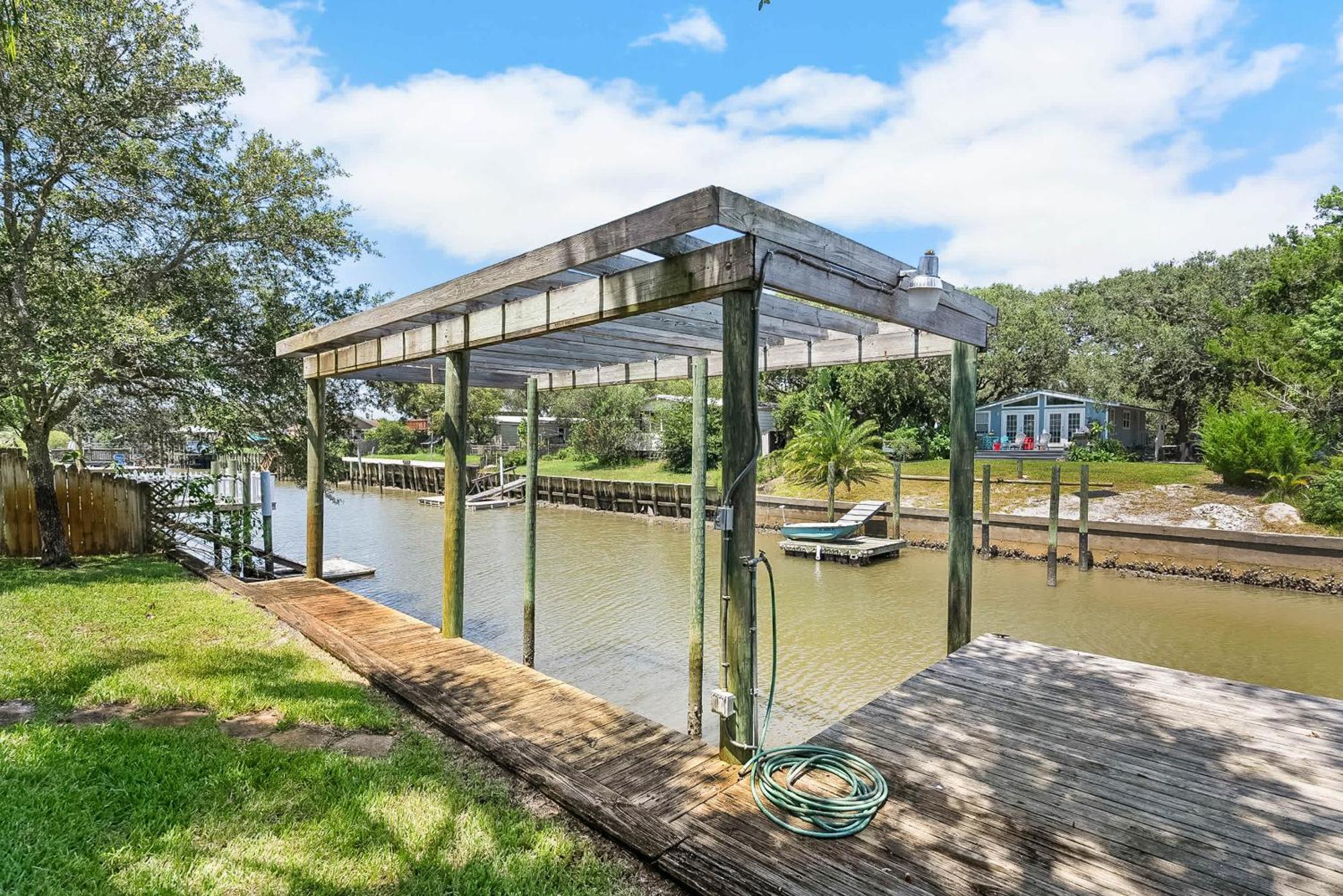 Pool + Hot Tub, Dock, Fishing, Near Beach! *