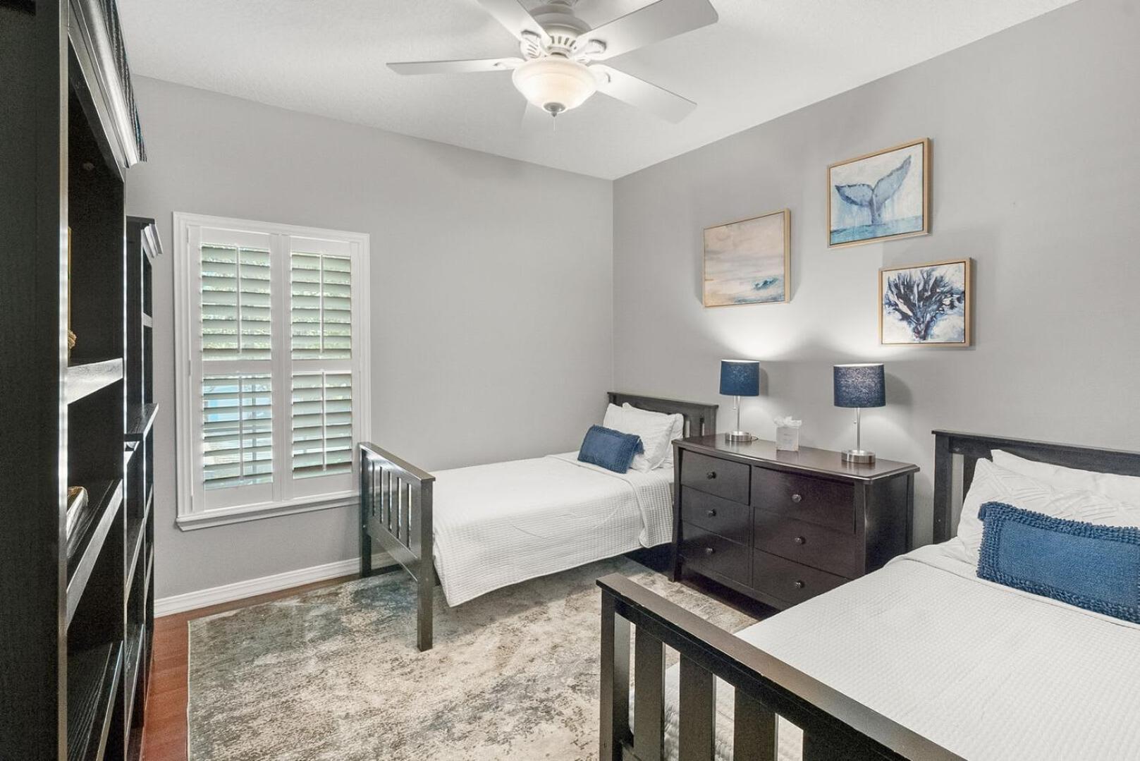 Holiday home Pool + Hot Tub, Dock, Fishing, Near Beach! *