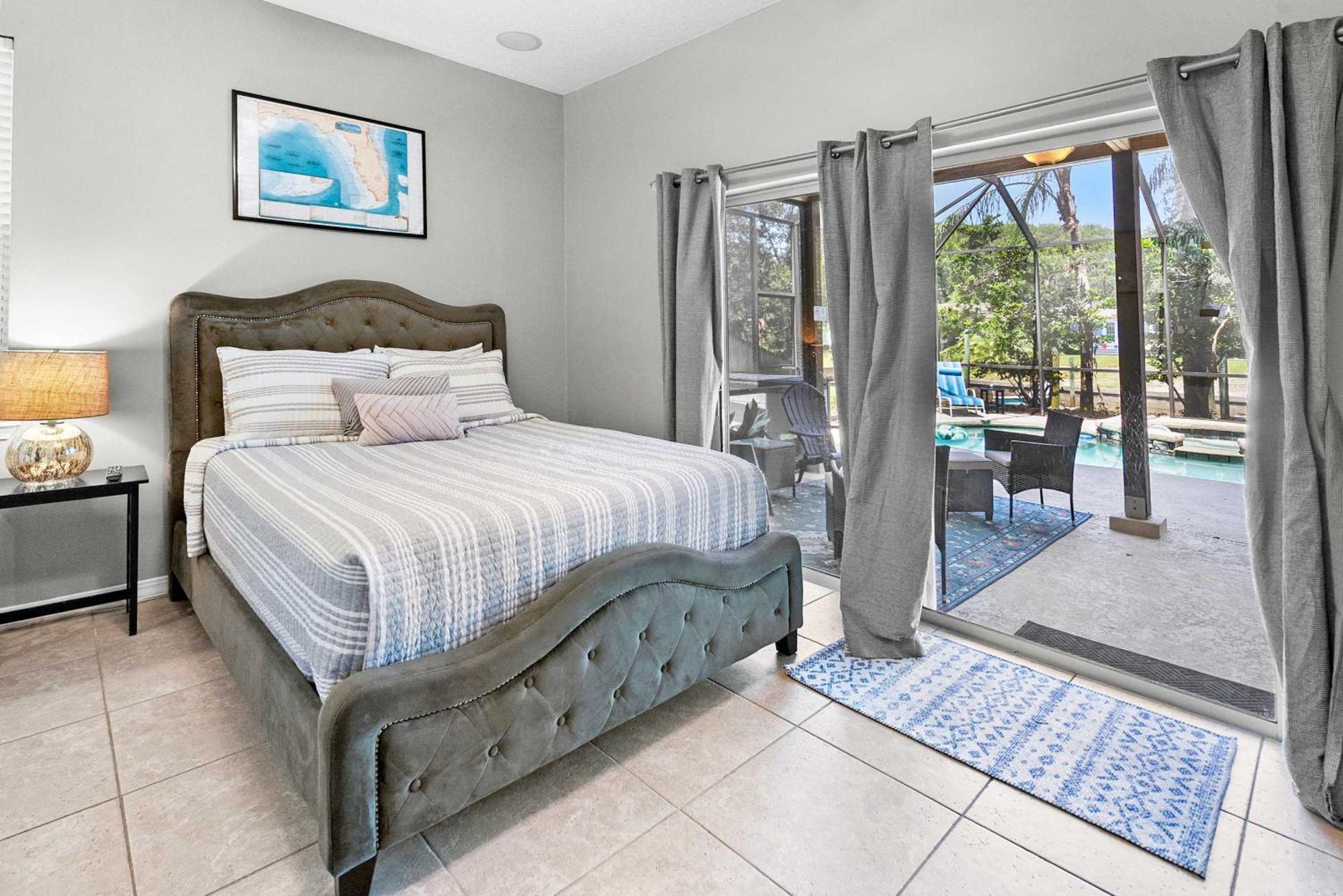 Pool + Hot Tub, Dock, Fishing, Near Beach! Holiday home