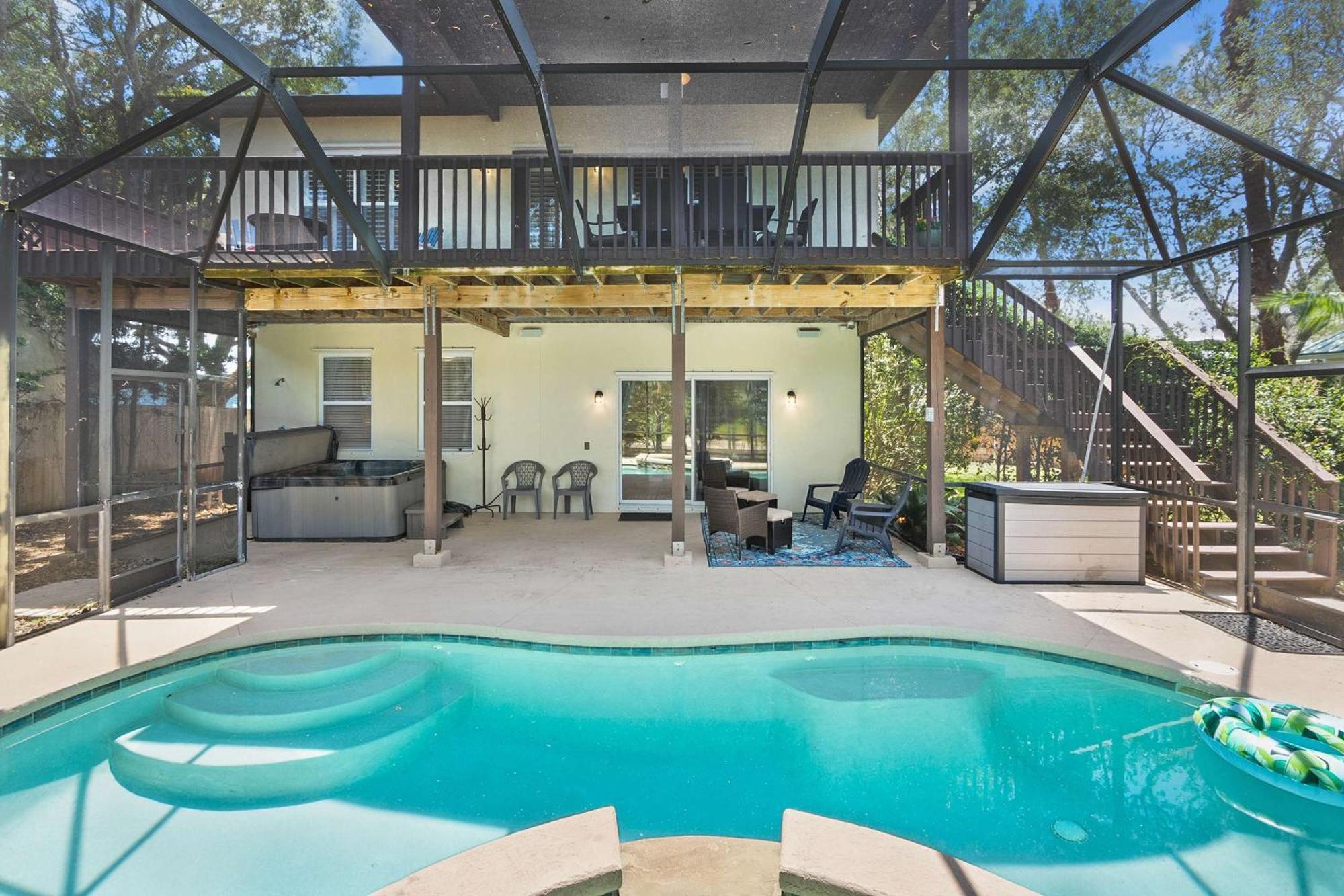 Pool + Hot Tub, Dock, Fishing, Near Beach! Holiday home *