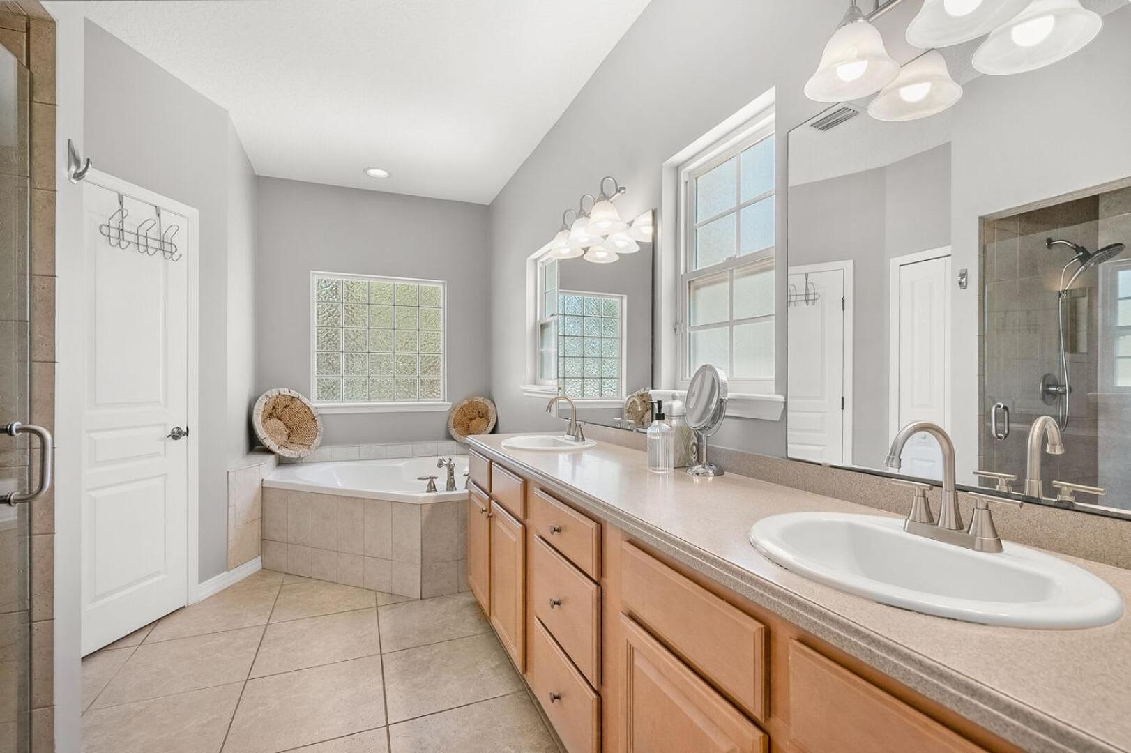 Pool + Hot Tub, Dock, Fishing, Near Beach! St. Augustine