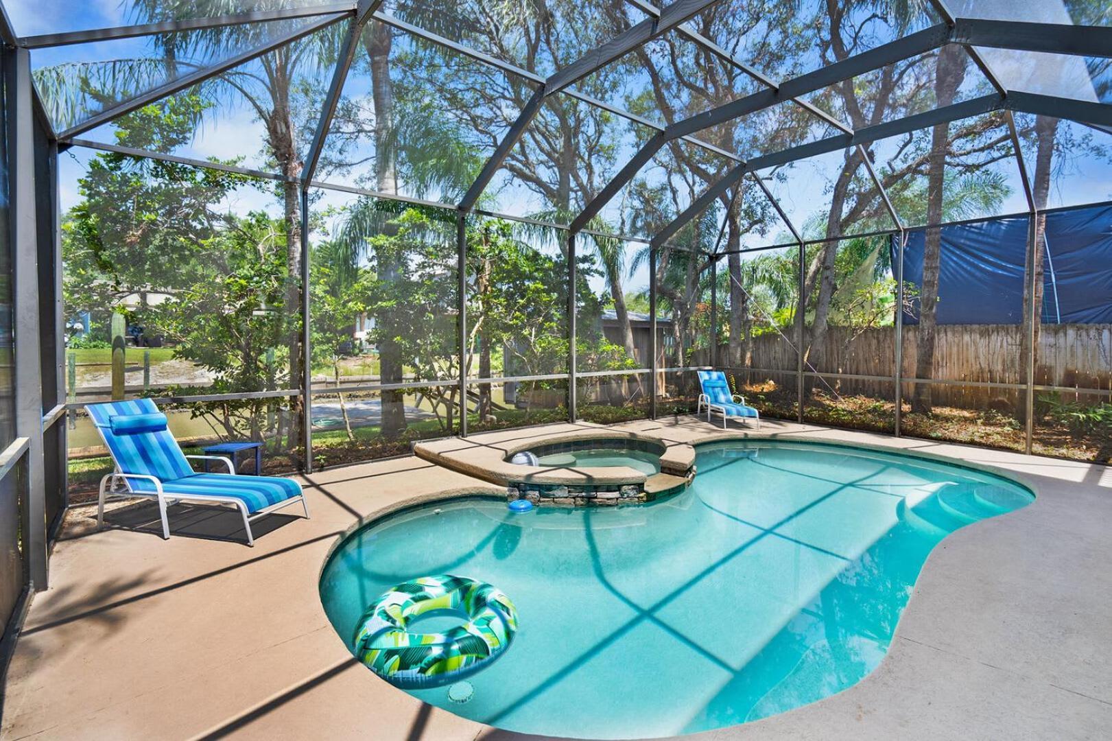Holiday home Pool + Hot Tub, Dock, Fishing, Near Beach! *
