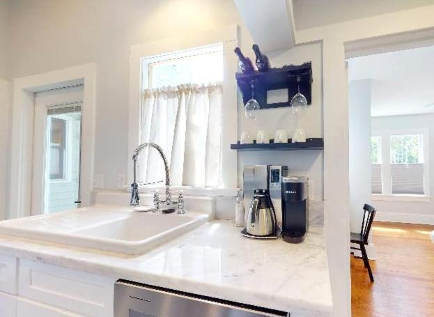 Palm Paradise - Renovated 1891 Queen Anne - Historic Dt Quarter Mi Stroll - Only 3 Mi *