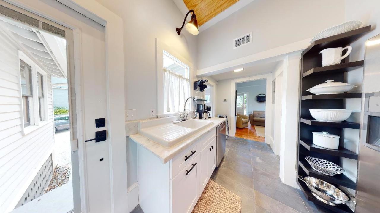 Palm Paradise - Renovated 1891 Queen Anne - Historic Dt Quarter Mi Stroll - Only 3 Mi Holiday home *