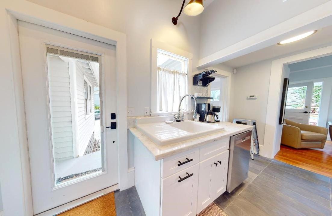 Palm Paradise - Renovated 1891 Queen Anne - Historic Dt Quarter Mi Stroll - Only 3 Mi Holiday home