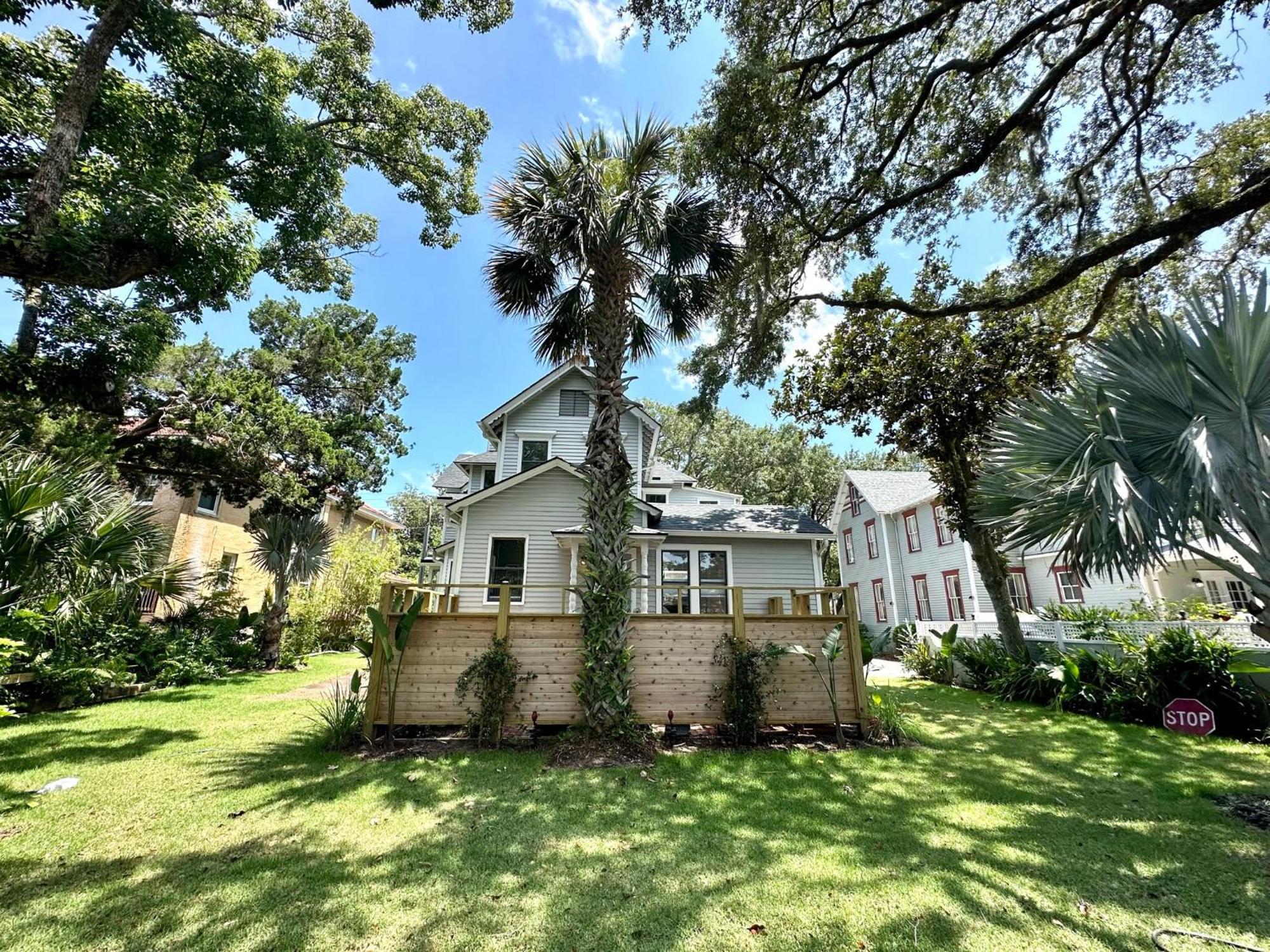 Palm Paradise - Renovated 1891 Queen Anne - Historic Dt Quarter Mi Stroll - Only 3 Mi *