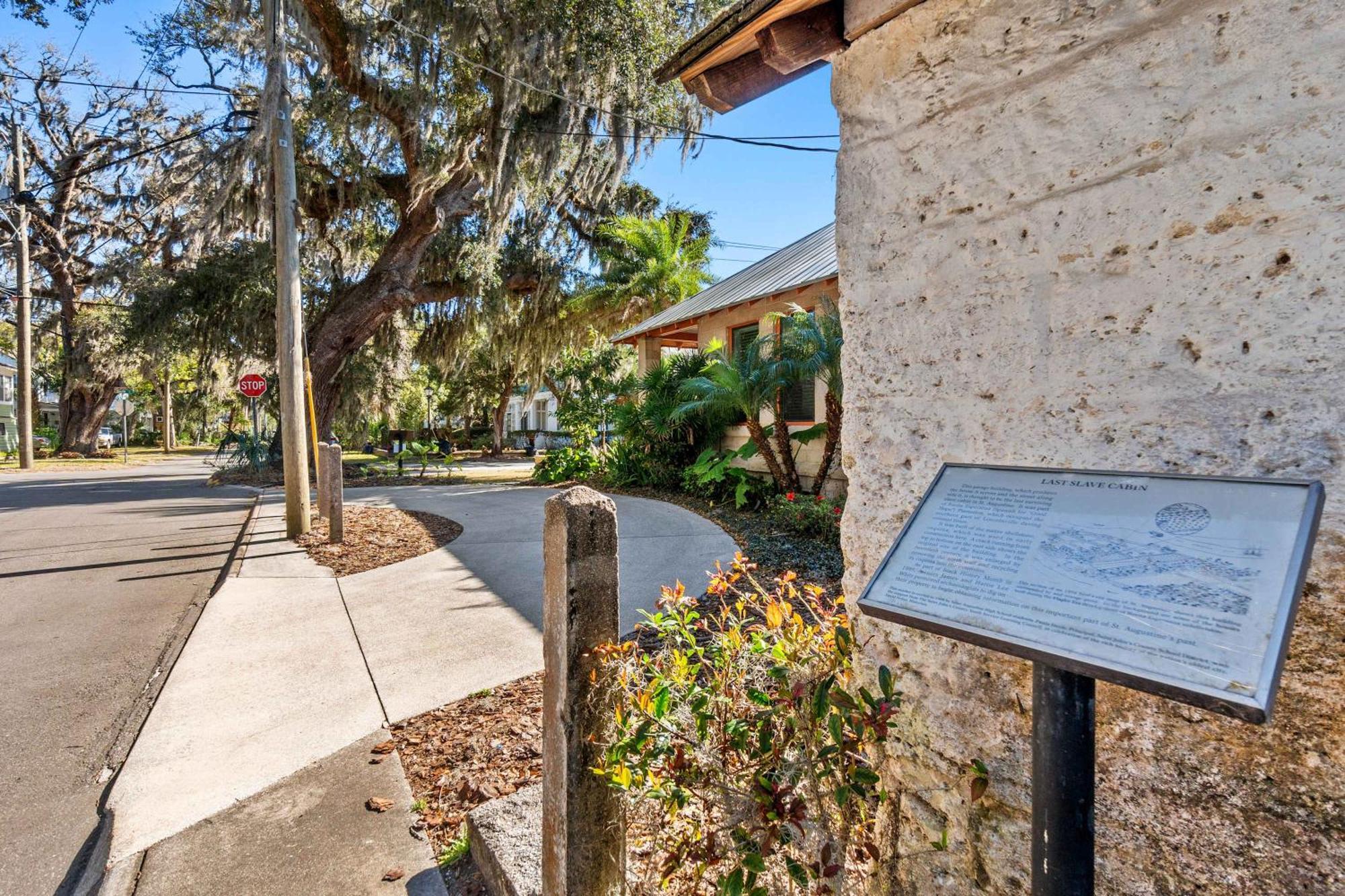 Twin Palms L Craftsman L Walk To Dntn Holiday home St. Augustine