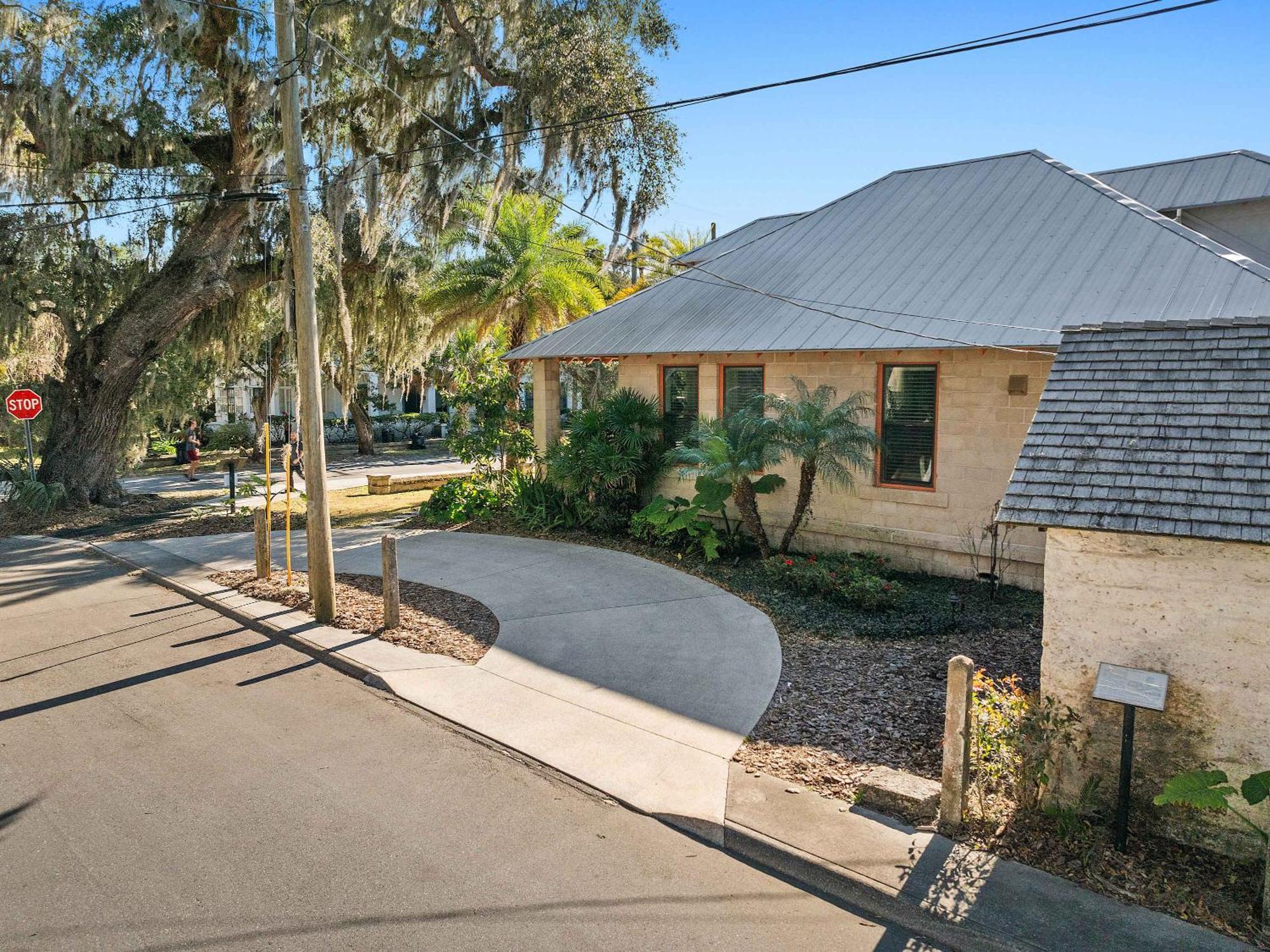 Twin Palms L Craftsman L Walk To Dntn Holiday home *