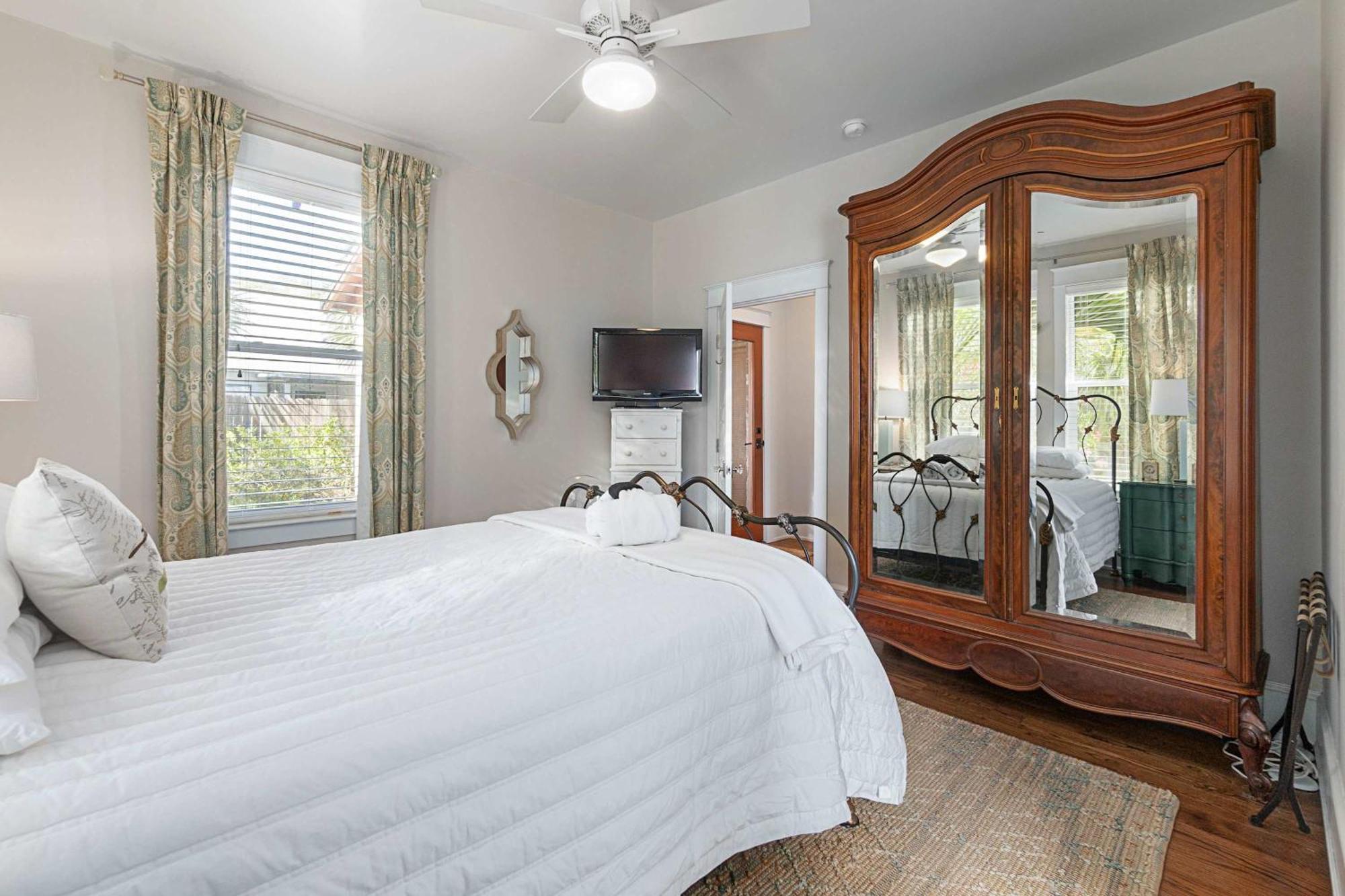 Twin Palms L Craftsman L Walk To Dntn Holiday home