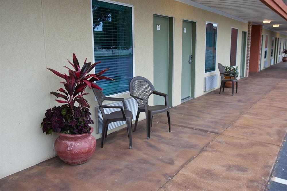 Southern Oaks - Motel